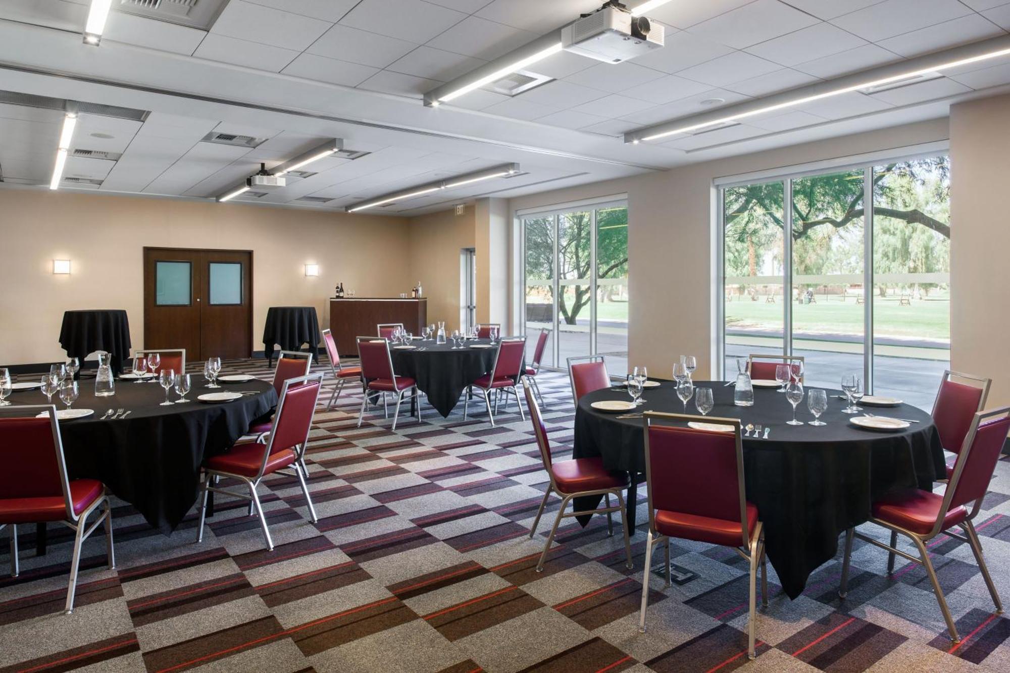 Four Points By Sheraton At Phoenix Mesa Gateway Airport Екстериор снимка